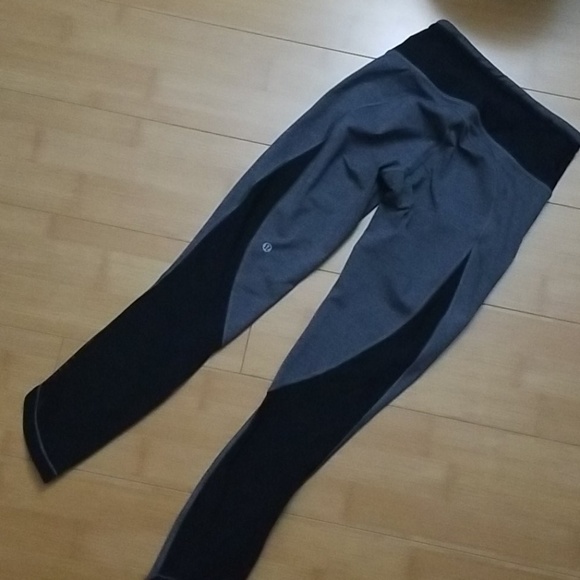 Lululemon Run Around Tight Size 4 - Picture 5 of 8